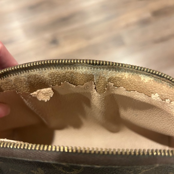 Louis Vuitton Monogram Cosmetic Pouch - Picture 8 of 13